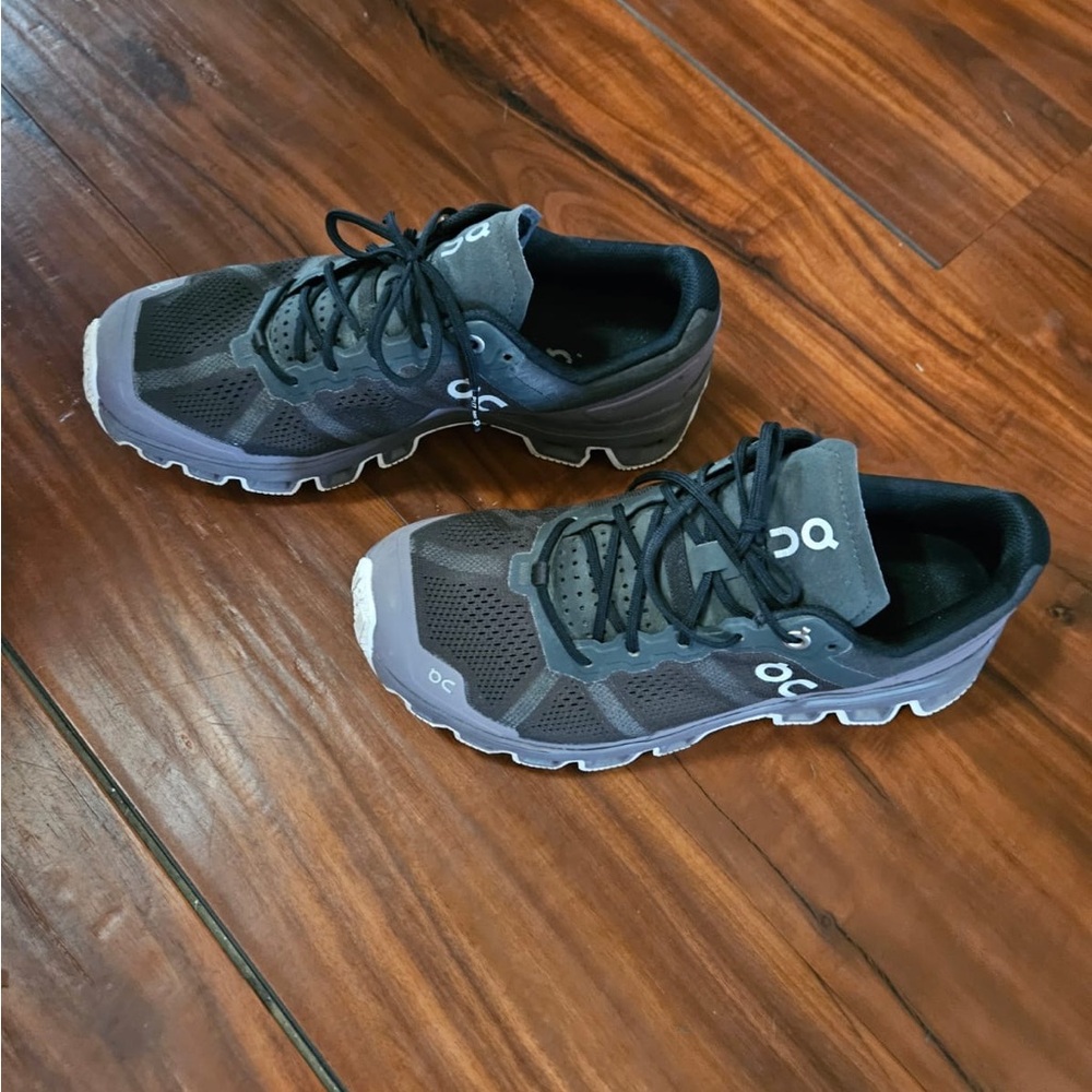Women On Cloudventure shoes